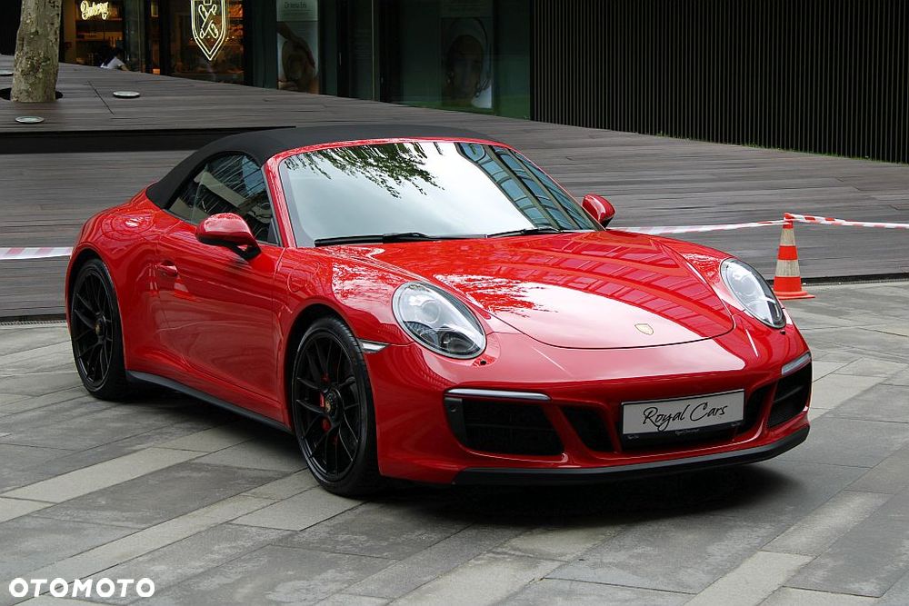 Porsche 911 Carrera 4 GTS PDK - 2