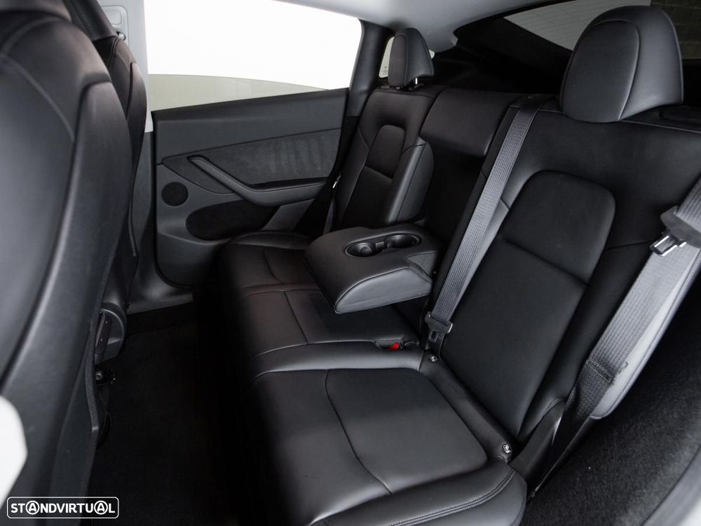 Tesla Model Y Long Range Dual Motor AWD - 9