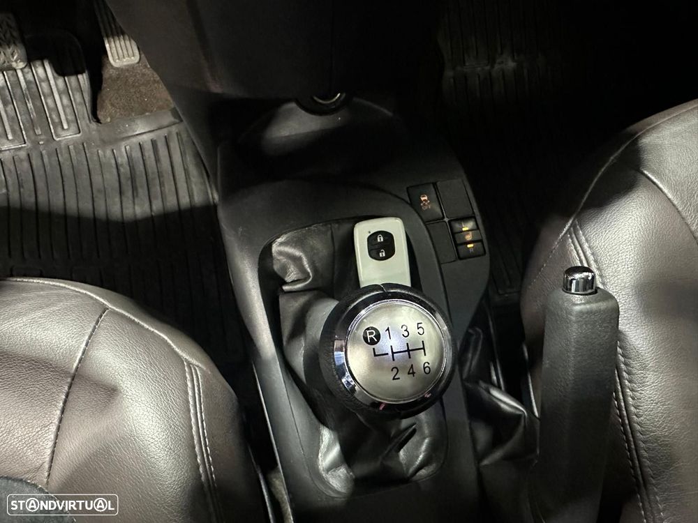 Toyota iQ 1.4 D-4D 2 EP+NAVI+Bluetooth - 30