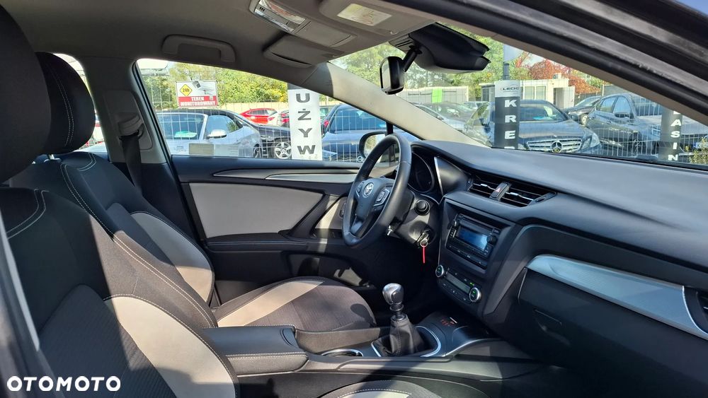 Toyota Avensis - 24