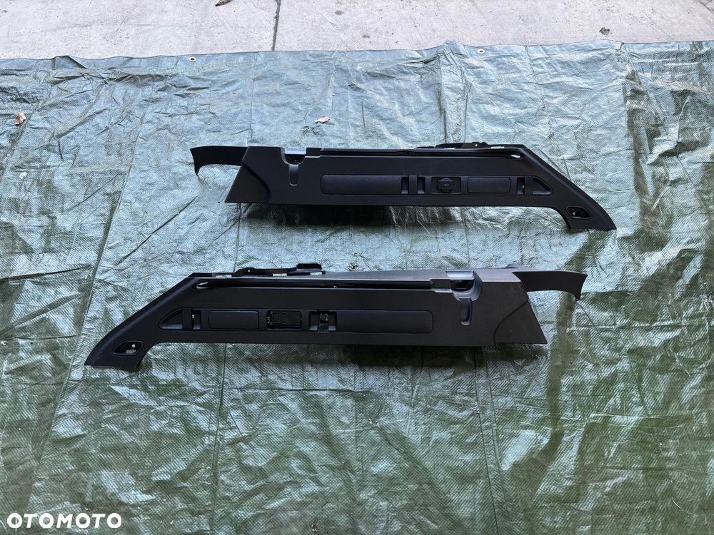 Skoda Superb III 3 prowadnica rolety bagażnka prawa lewa 3V9867761 3V9867762 - 1