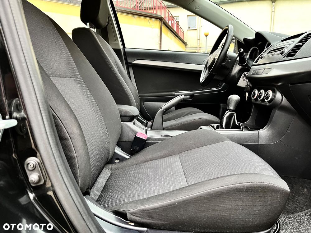 Mitsubishi Lancer 1.8 Intense - 11