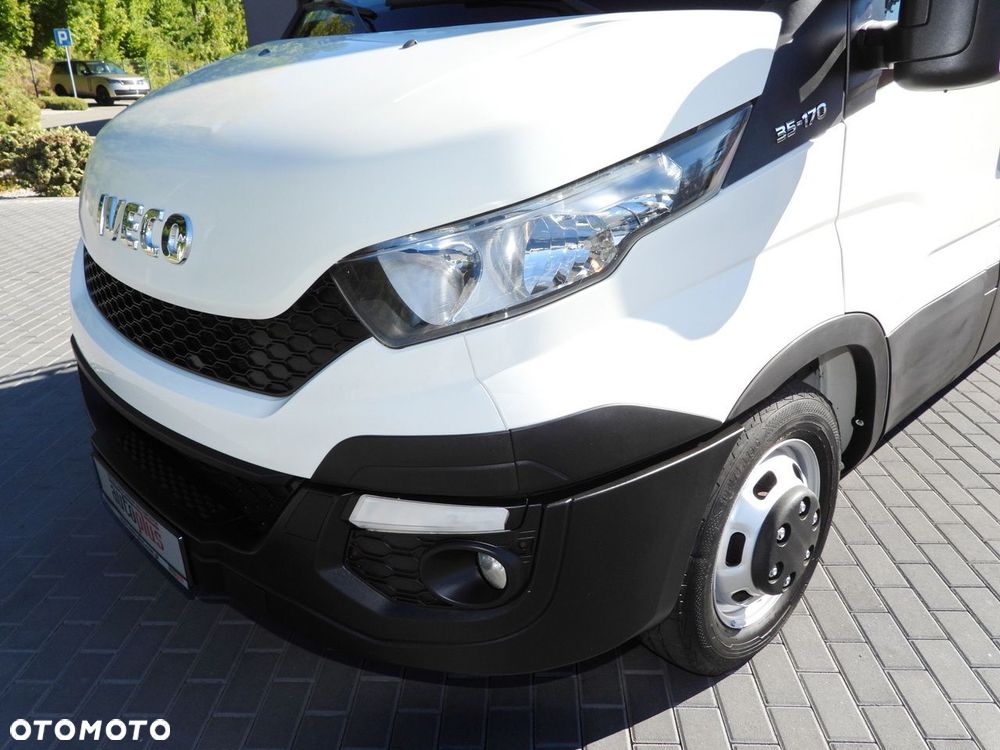 Iveco DAILY 35C17 FURGON BRYGADÓWKA 6 MIEJSC TEMPOMAT BLIŹNIACZE KOŁA KLIMATYZACJA  170KM - 20