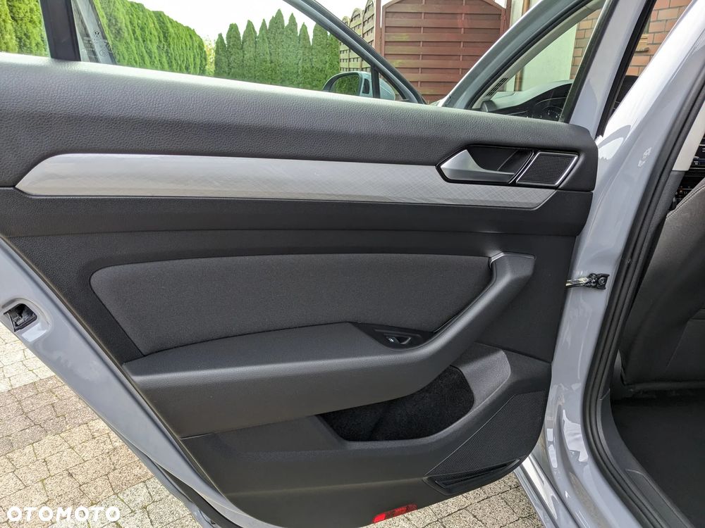 Volkswagen Passat 2.0 TDI SCR Style DSG - 25