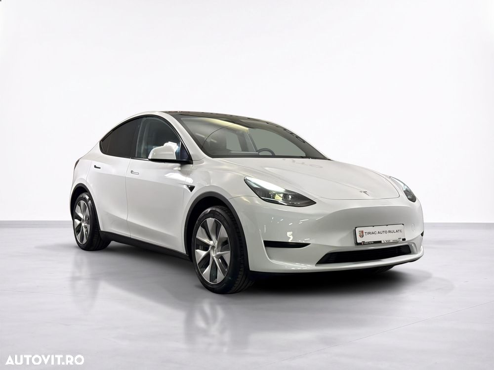 Tesla Model Y - 8