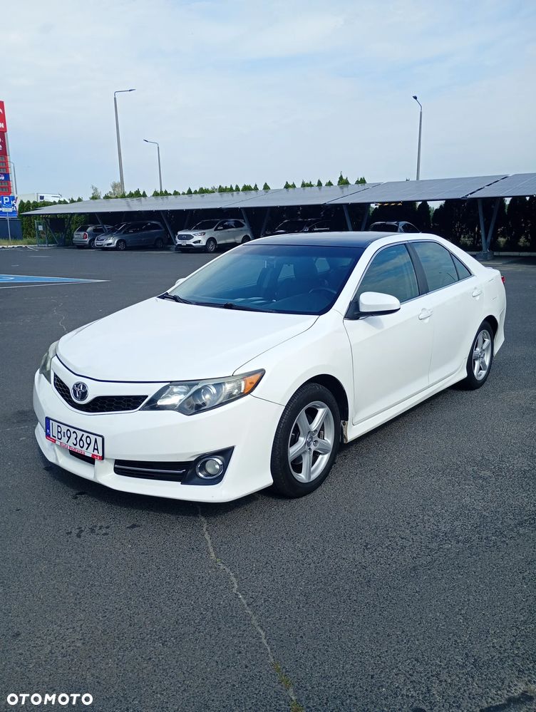 Toyota Camry - 2