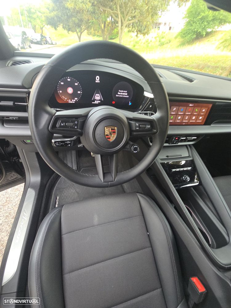 Porsche Macan Electric - 22