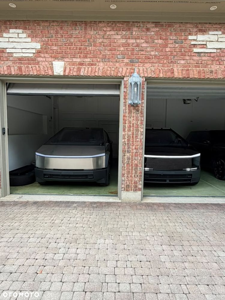Tesla Cybertruck - 10