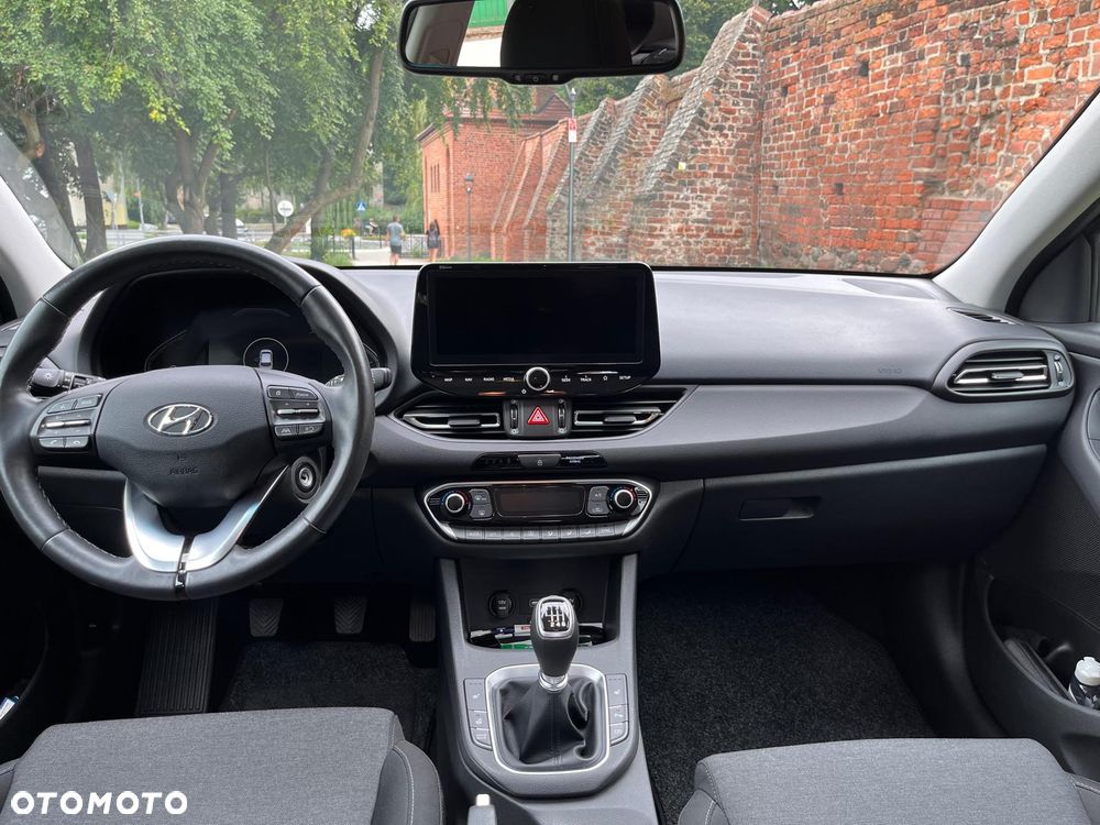 Hyundai i30 1.0 T-GDI 48V-Hybrid Connect & Go - 11
