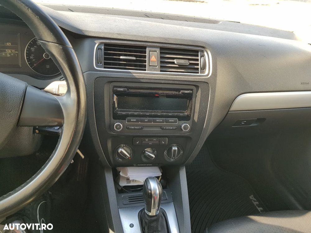Volkswagen Jetta - 6