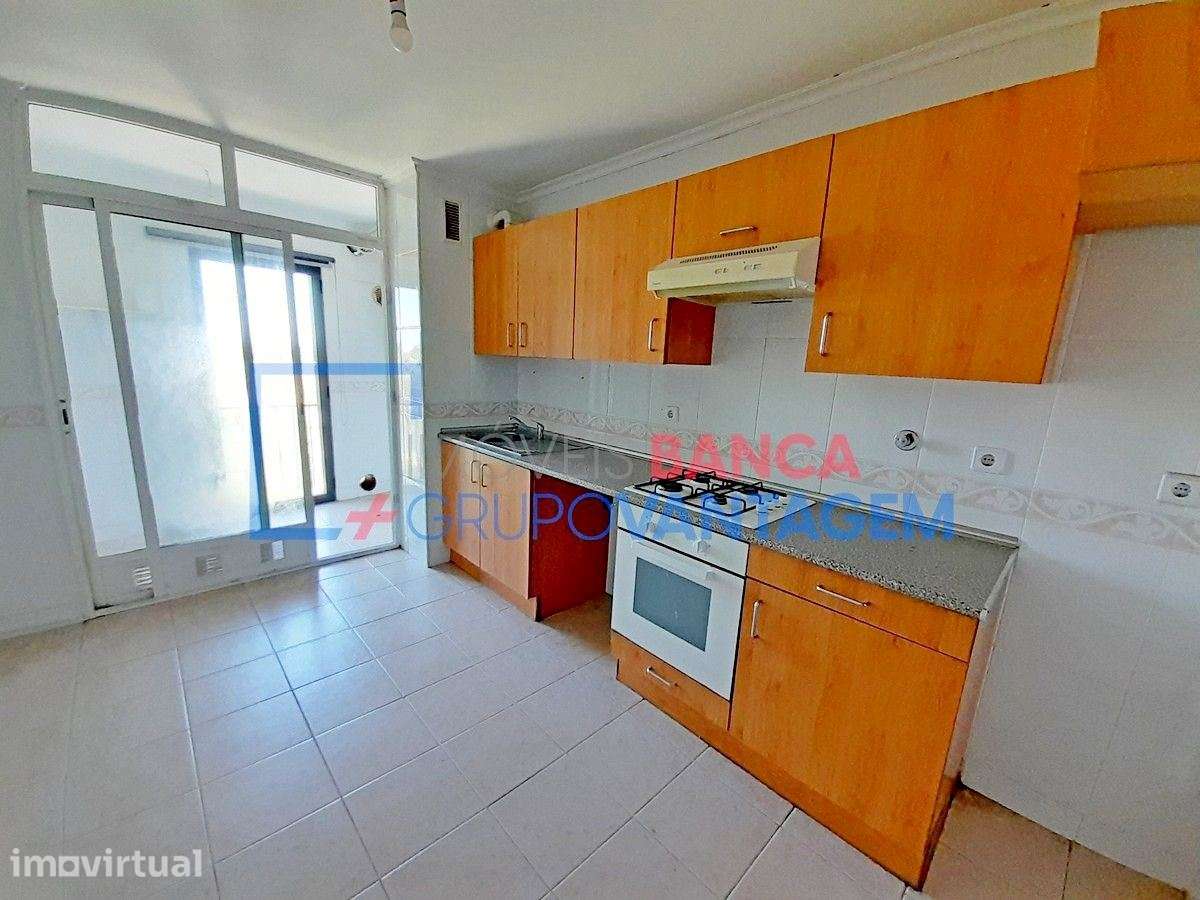 Apartamento T2 com  110 m2 situado em Alhos Vedros (Moita) - Grande imagem: 4/18