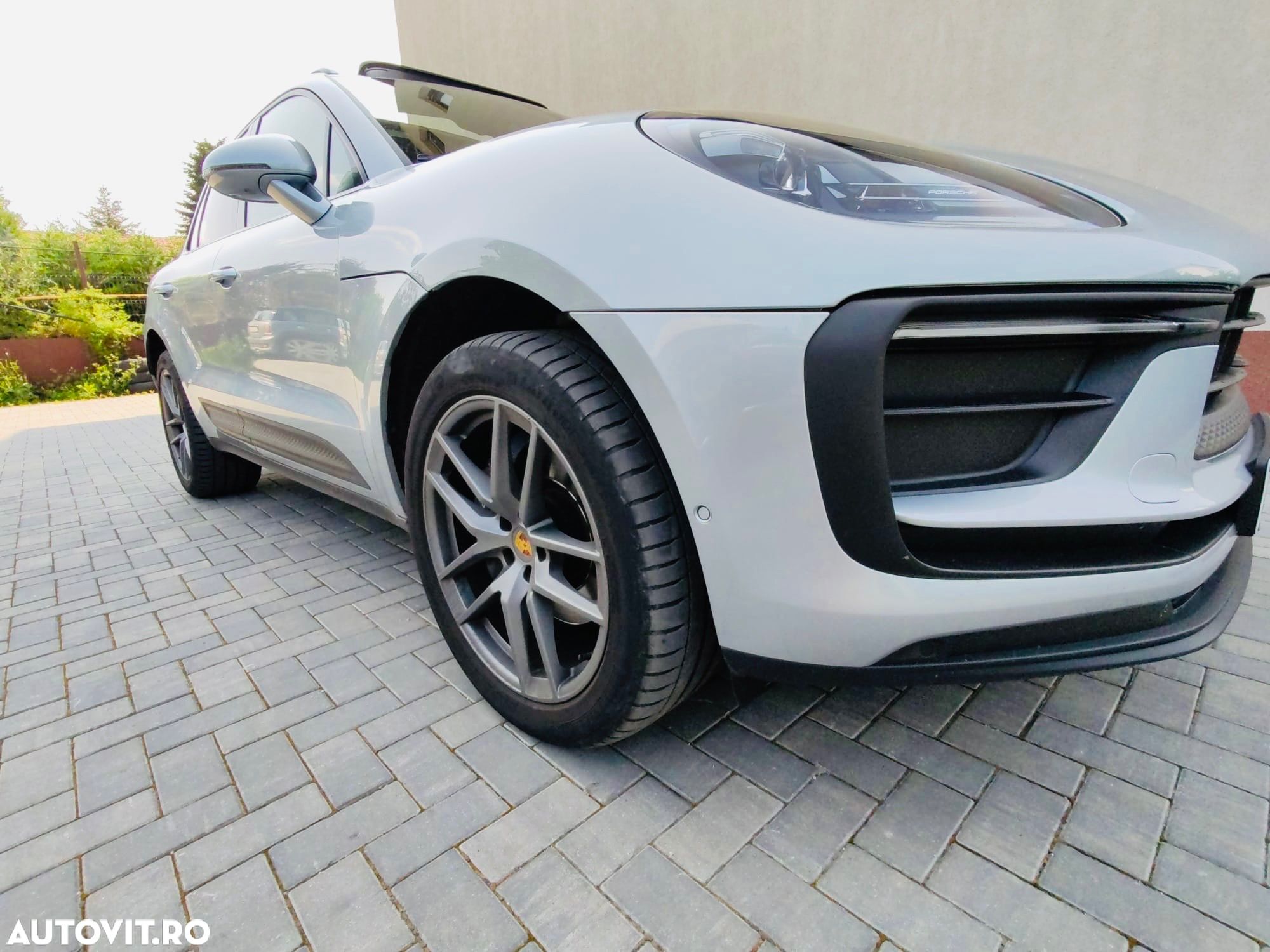 Porsche Macan - 1