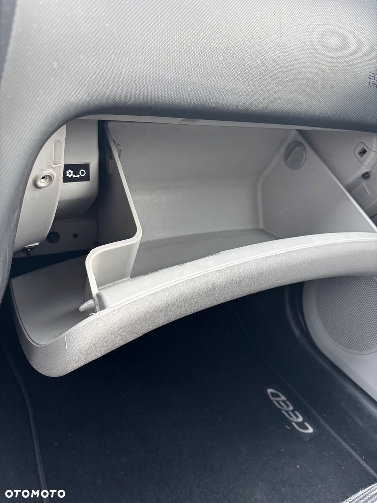 Kia Ceed Cee'd 1.4 Comfort - 23