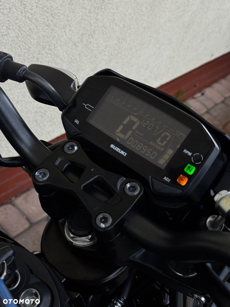 Suzuki GSX - 7