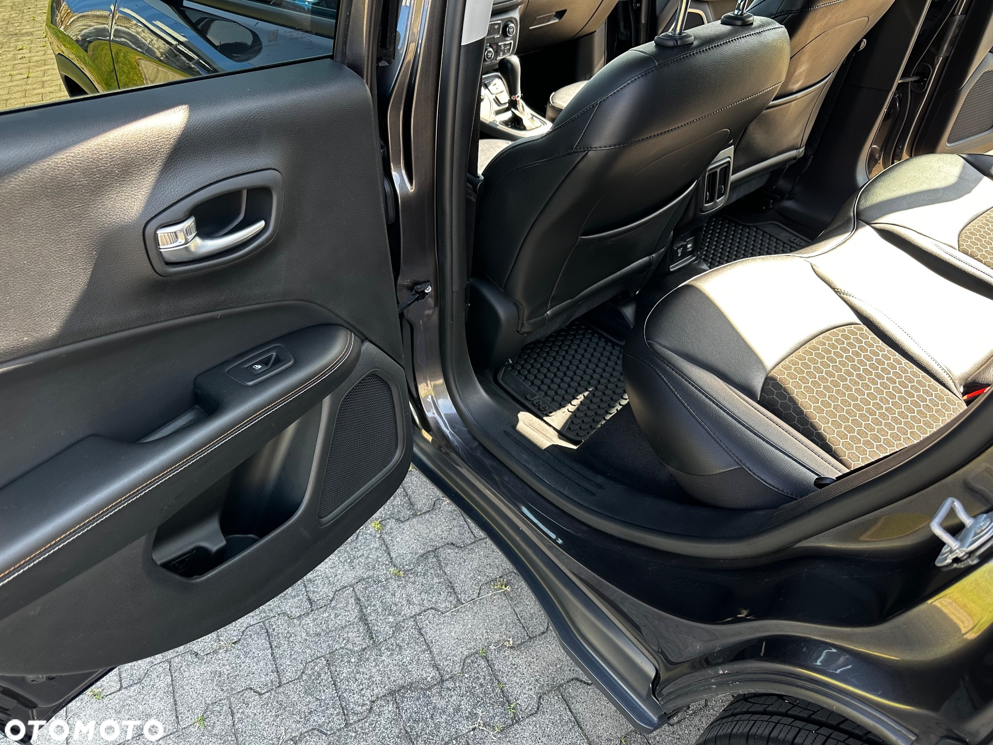 Jeep Compass - 34