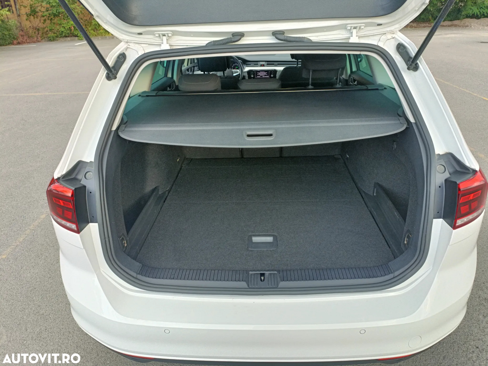 Volkswagen Passat Variant 2.0 TDI SCR DSG Business - 11