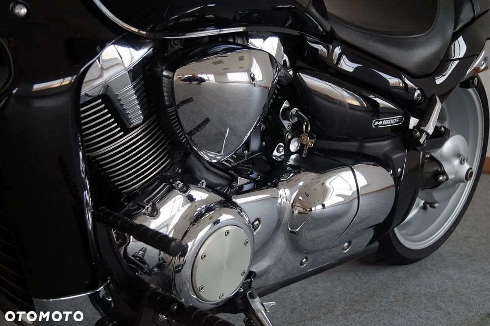 Suzuki Intruder - 18