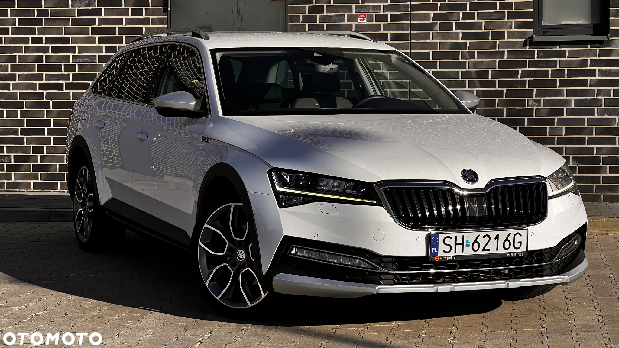 Skoda Superb Combi 2.0 TDI 4x4 DSG Scout - 11