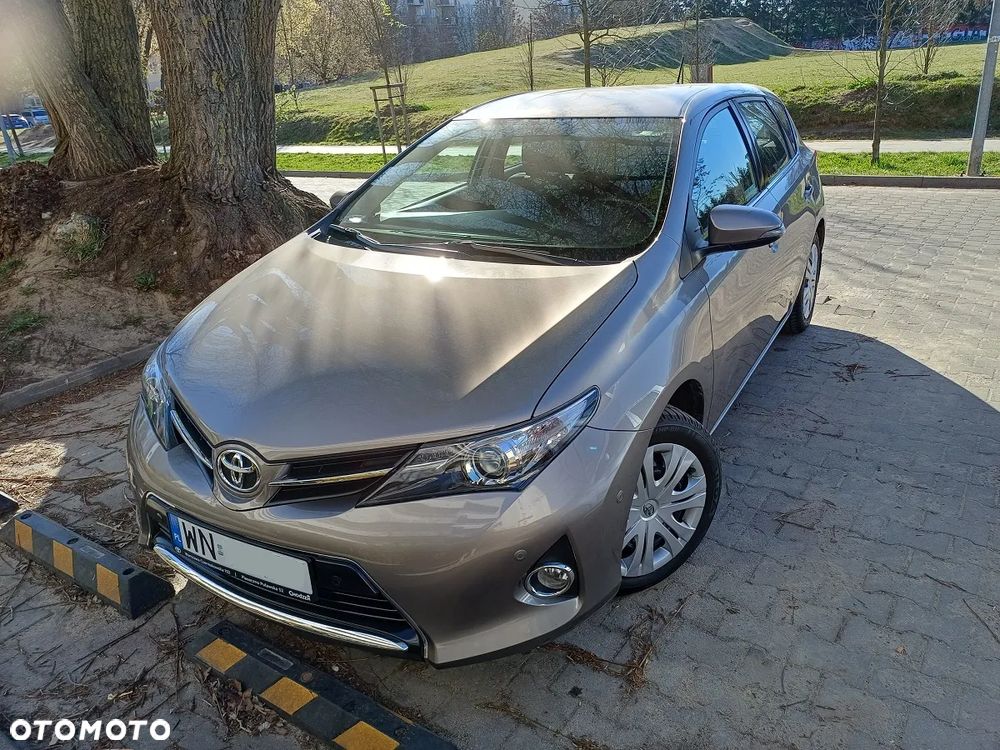 Toyota Auris 1.6 Premium + - 5