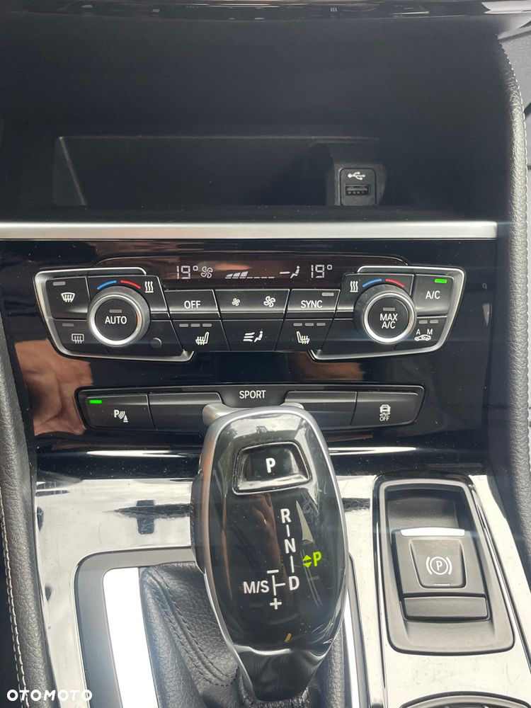BMW Seria 2 218d M Sport - 9