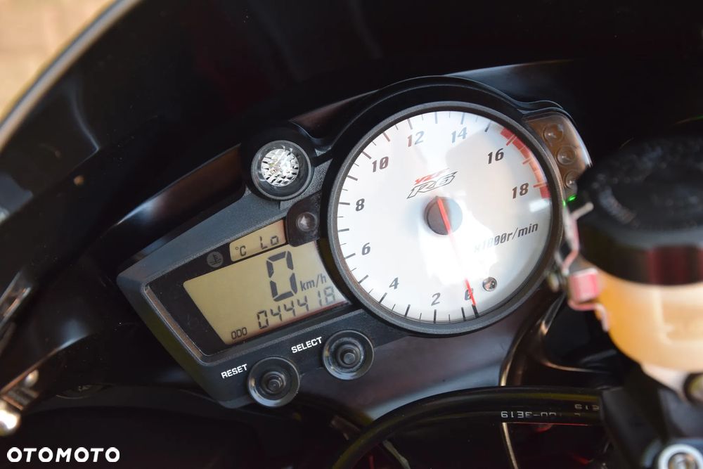 Yamaha R6 - 6