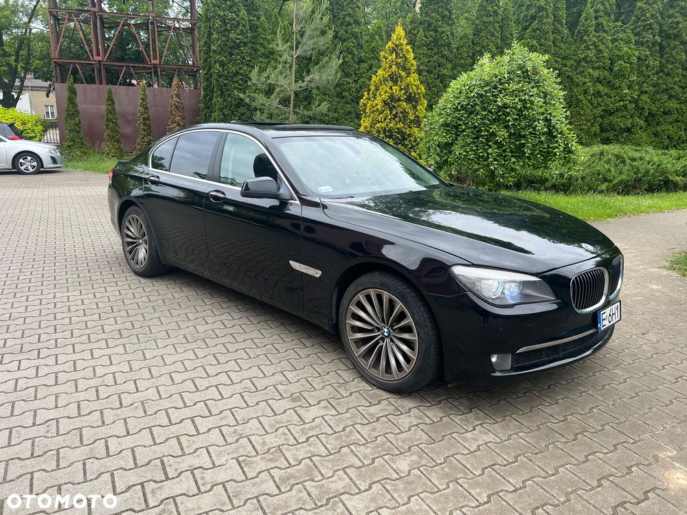 BMW Seria 7 740i - 8