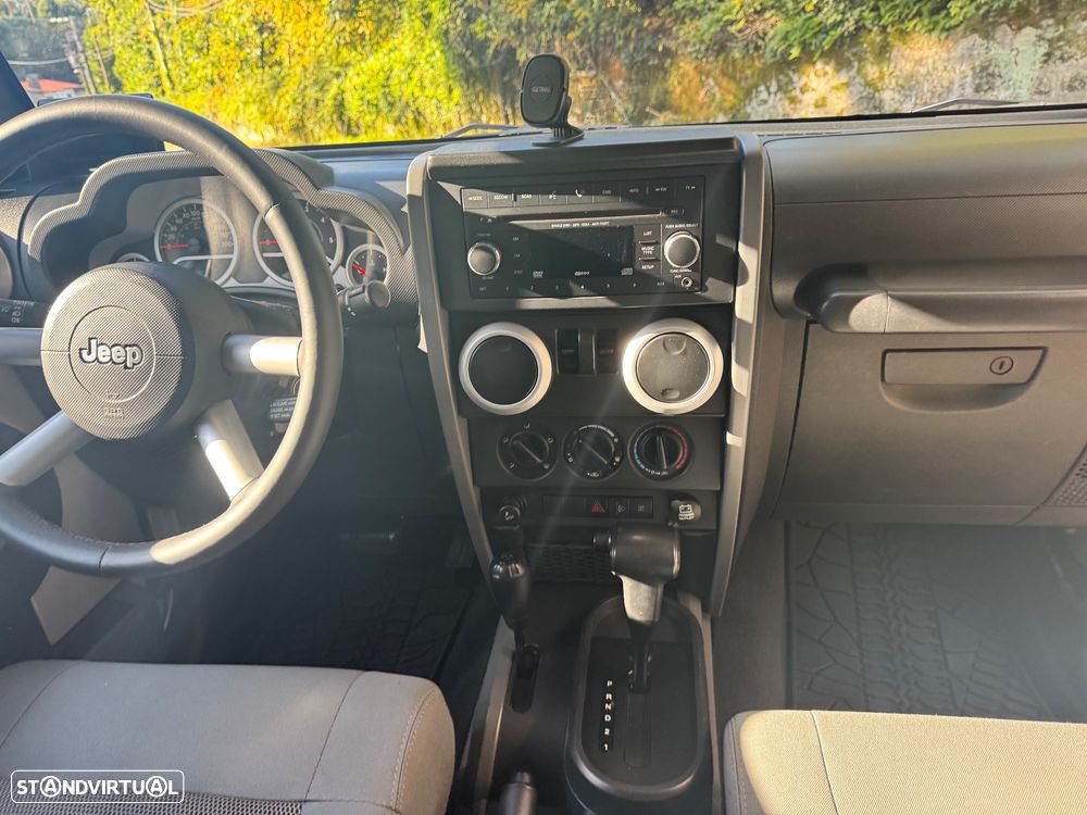 Jeep Wrangler 2.8 CRD ATX Sport - 32