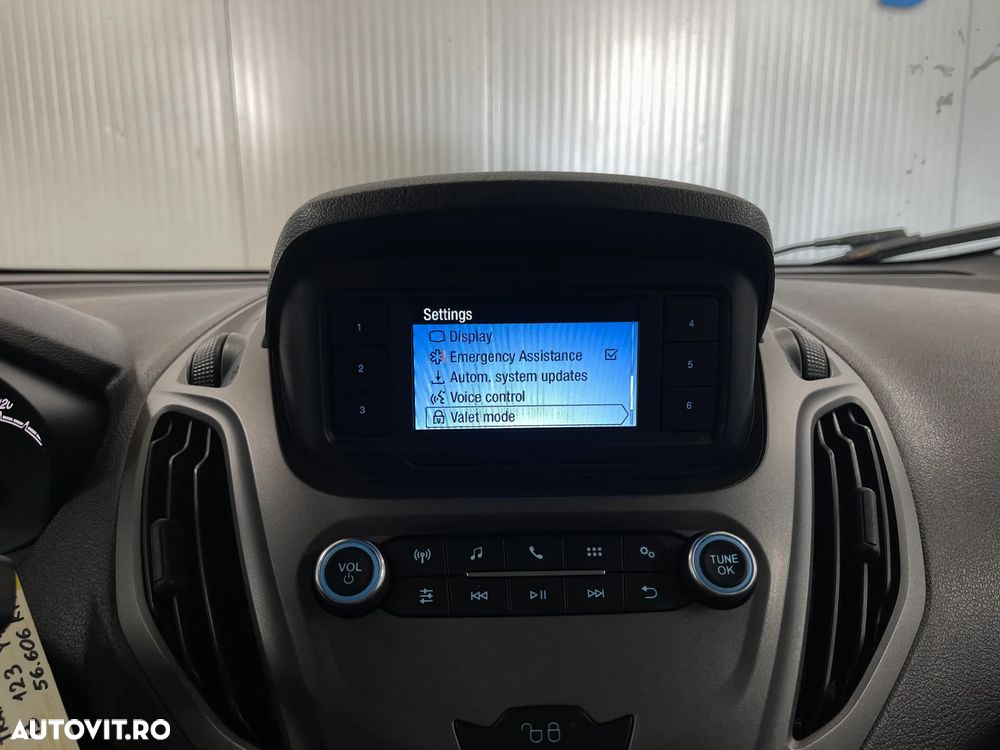 Ford Transit Courier - 11