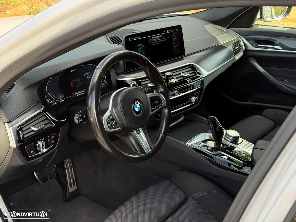 BMW 530 e Pack Desportivo M - 11