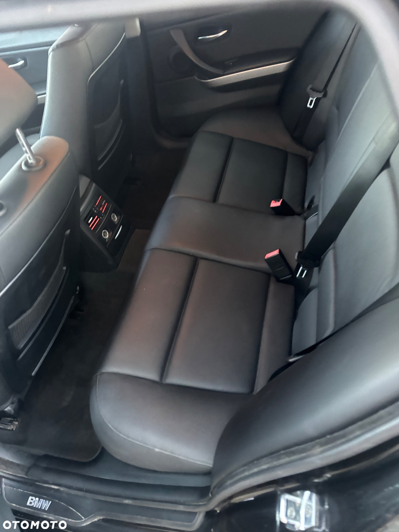 BMW Seria 3 318i Touring - 9
