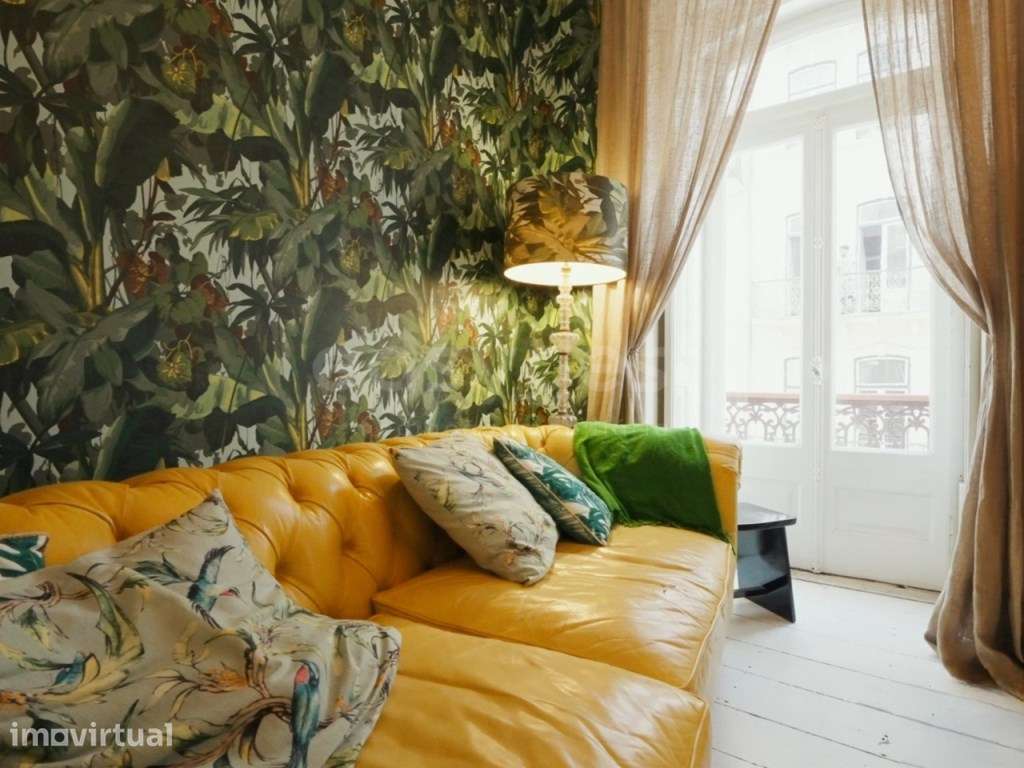 T2+4 Exclusivo em Arroios (120 m²): Traça Antiga, 3 WCs e Potencial... - Grande imagem: 3/25