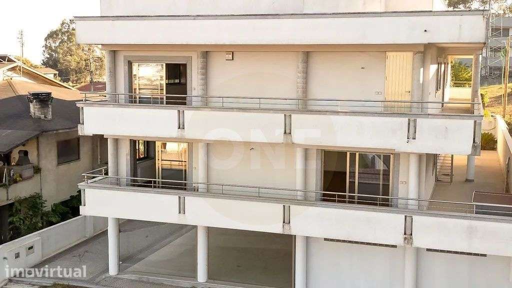Moradia Individual T4 em Calendário com 4 Suites e Garagem p/ 6 carros - Grande imagem: 2/29