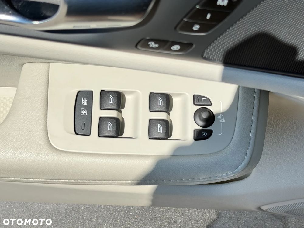 Volvo V60 B3 B Plus Dark - 12