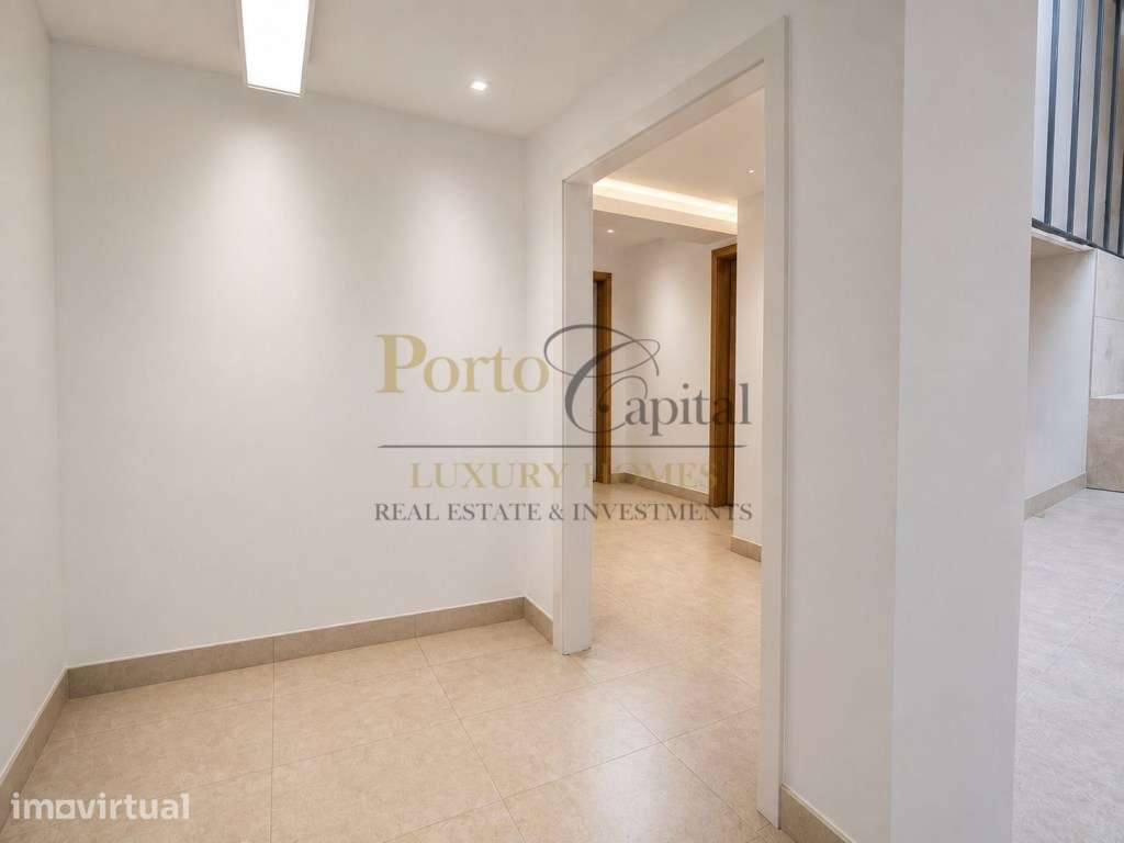 Espaço Comercial ou Armazém para Arrendamento Praça do Marquês de P... - Grande imagem: 3/33