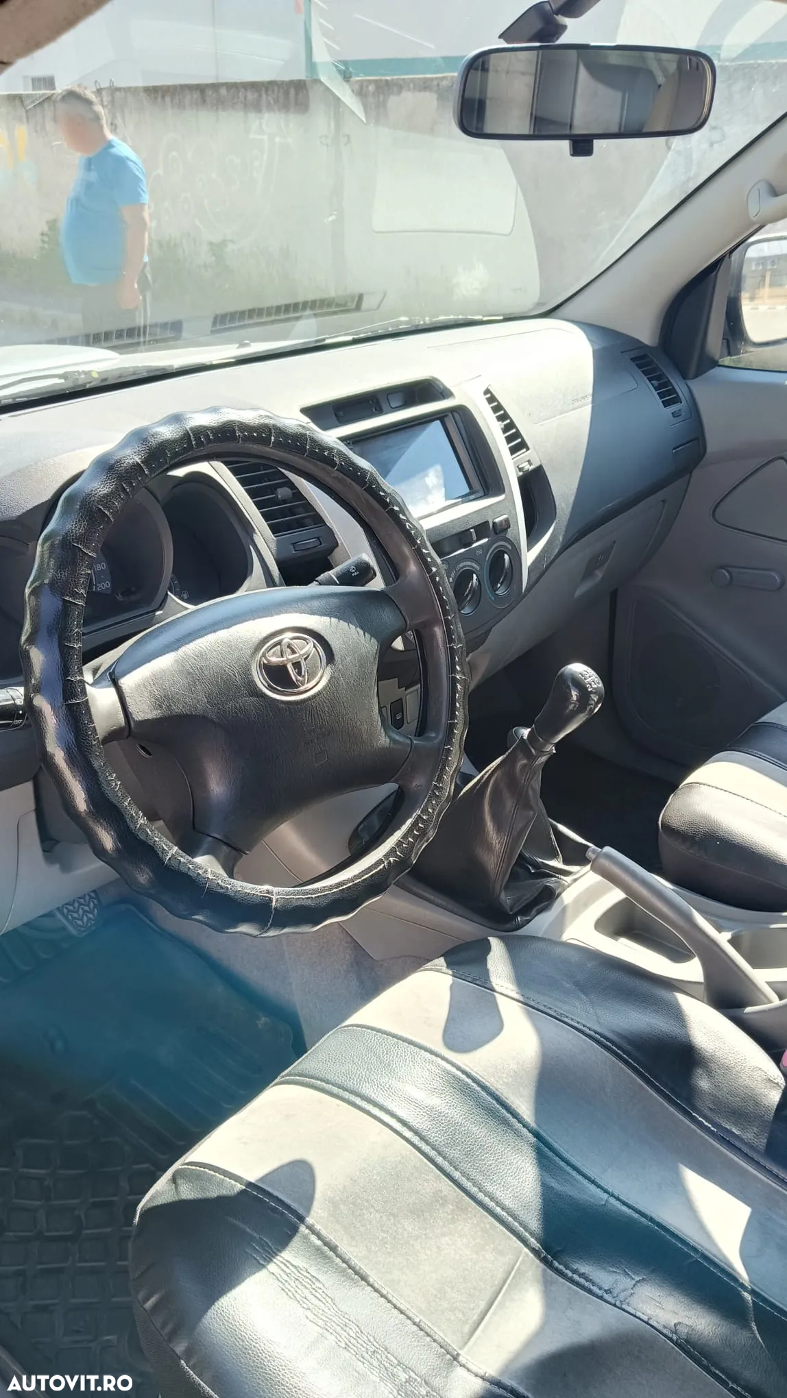 Toyota Hilux 4x4 Double Cab - 11