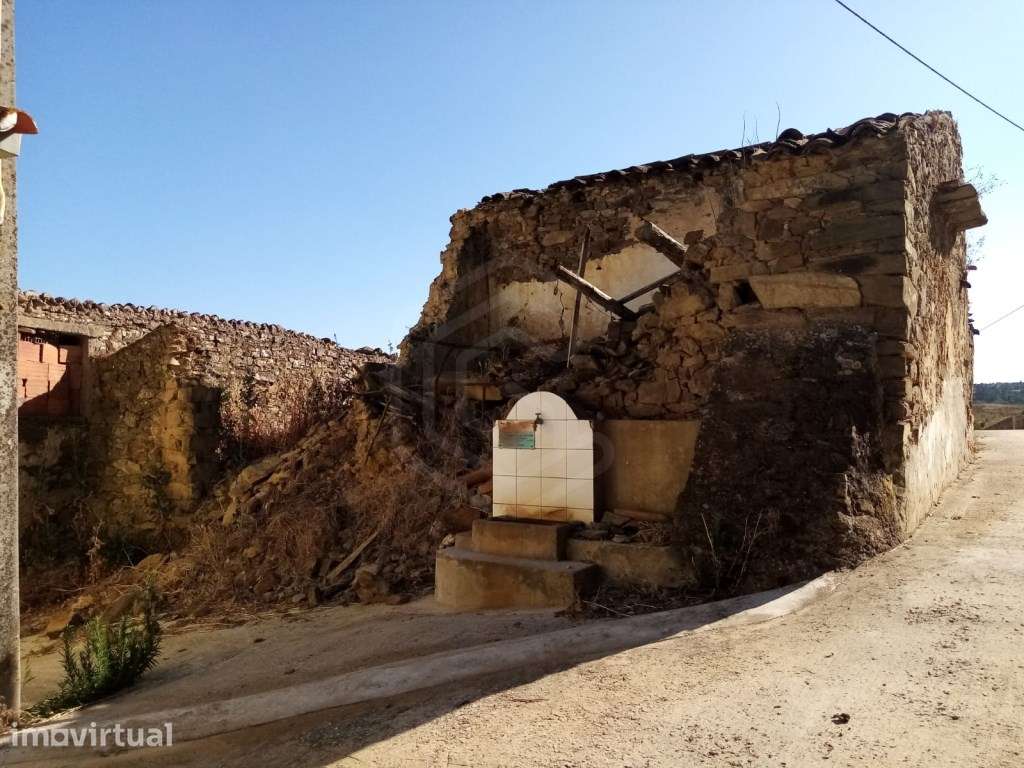 Duas Moradias Antigas com Terreno e Vista Serra, Alte, Loulé, Algarve - Grande imagem: 2/25