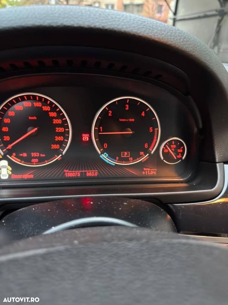 BMW Seria 5 520d Aut. Luxury Line - 7