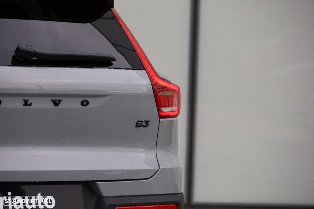 Volvo XC 40 2.0 B3 Black Edition - 3