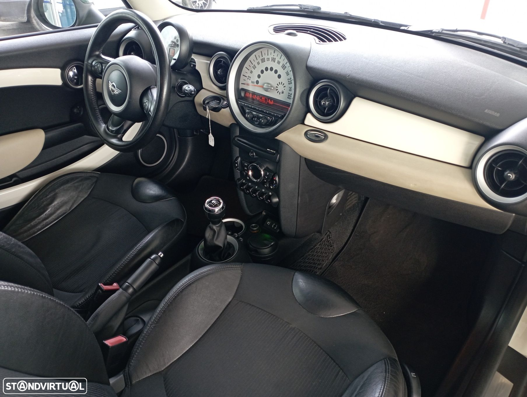 MINI 3 Portas Cooper D - 18