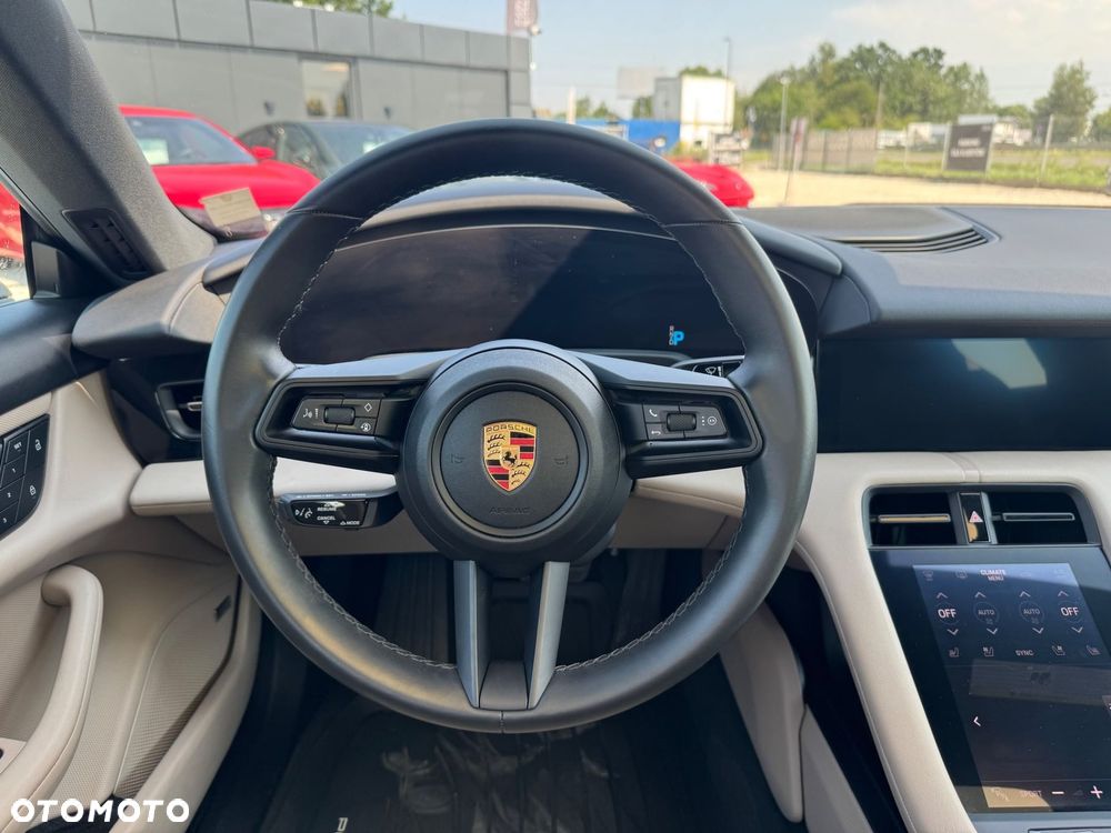 Porsche Taycan - 14