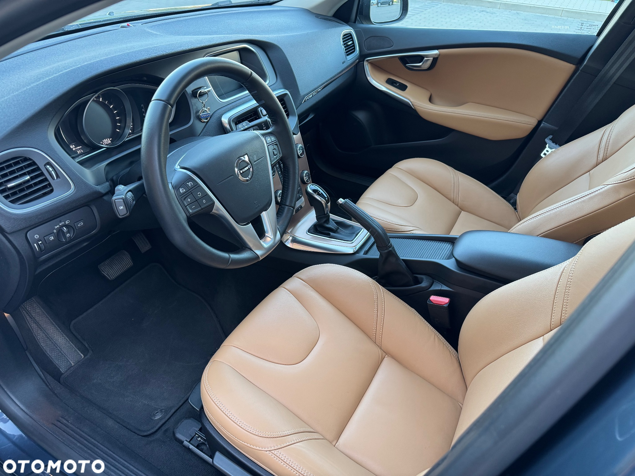 Volvo V40 Cross Country T3 Geartronic Momentum - 30