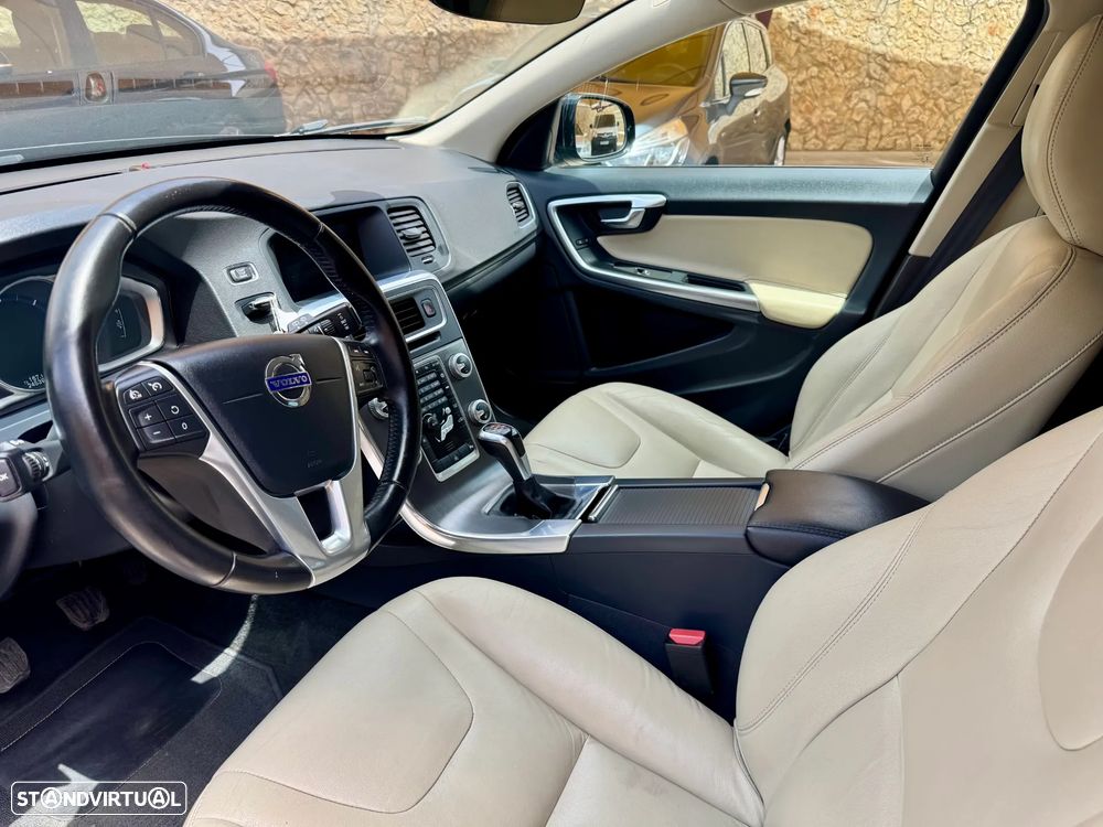Volvo V60 Cross Country D3 Summum - 8
