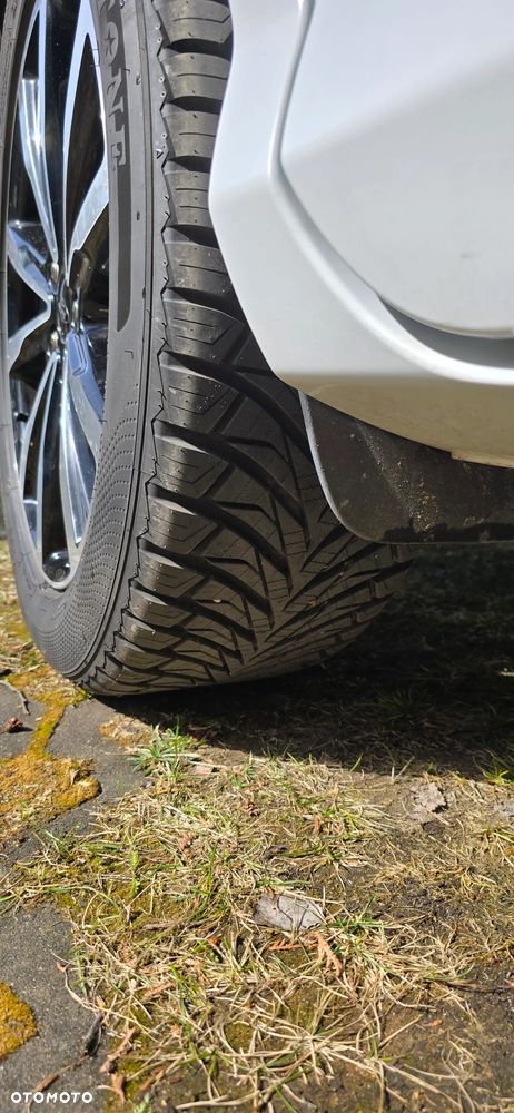 Ford Kuga 2.0 TDCi 2x4 ST-Line - 25