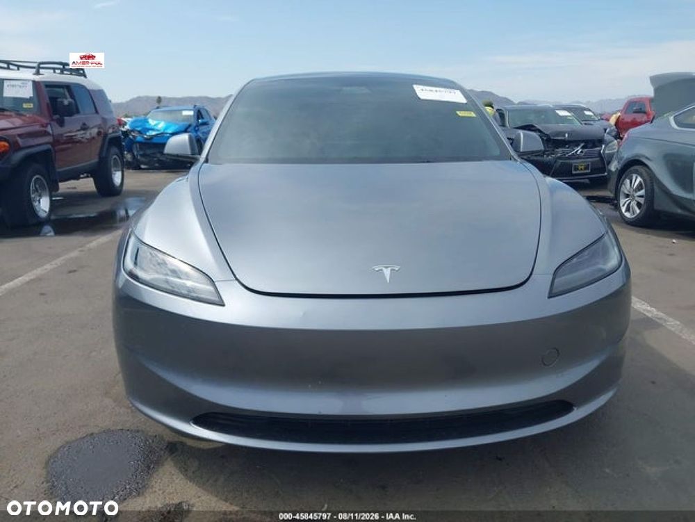 Tesla Model 3 - 8