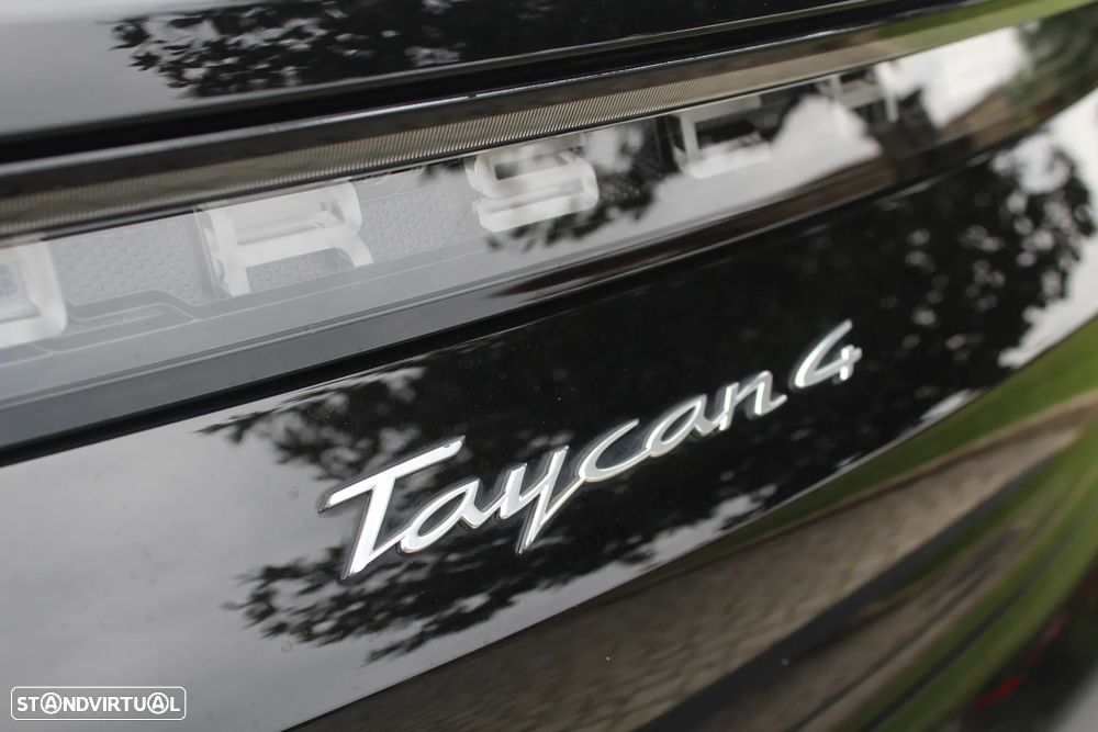 Porsche Taycan Cross Turismo 4 - 10
