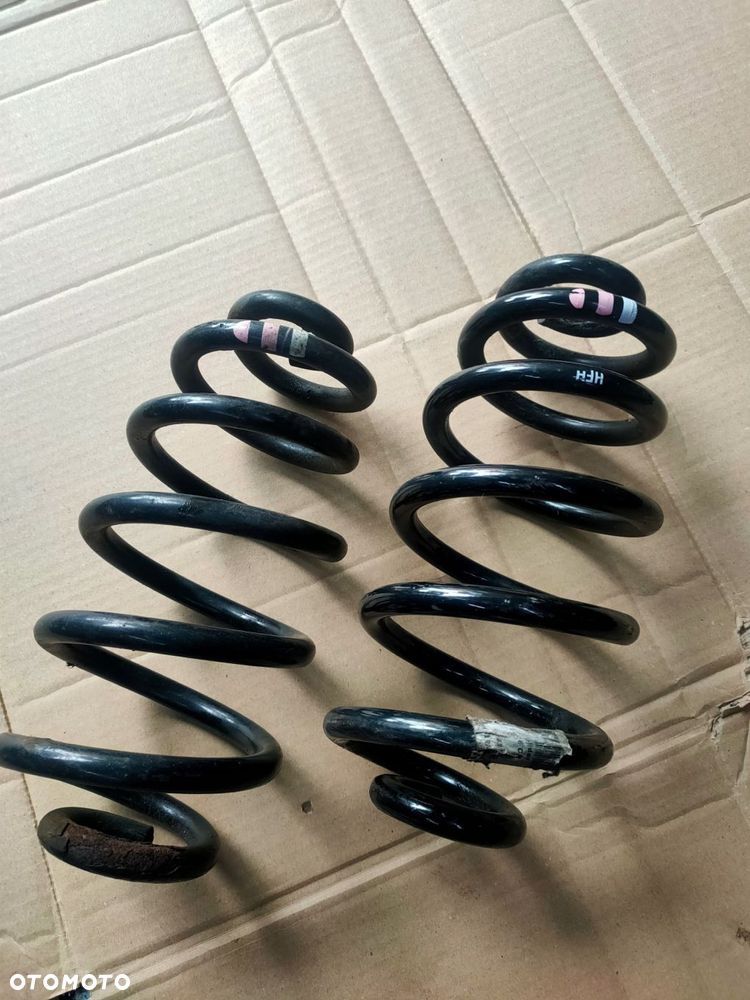 sprężyny tył audi a4 b6 b7 komplet 1x biały 2x różowe - 3