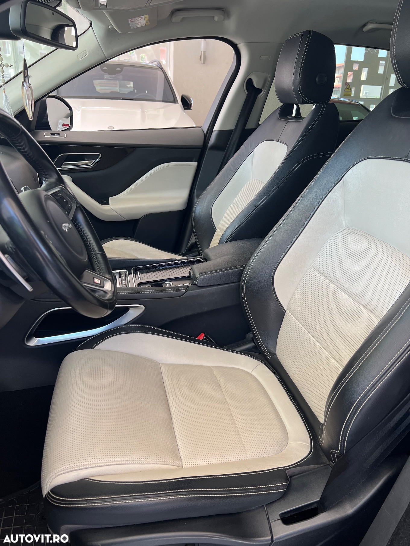 Jaguar F-Pace 20d AWD R-Sport - 6