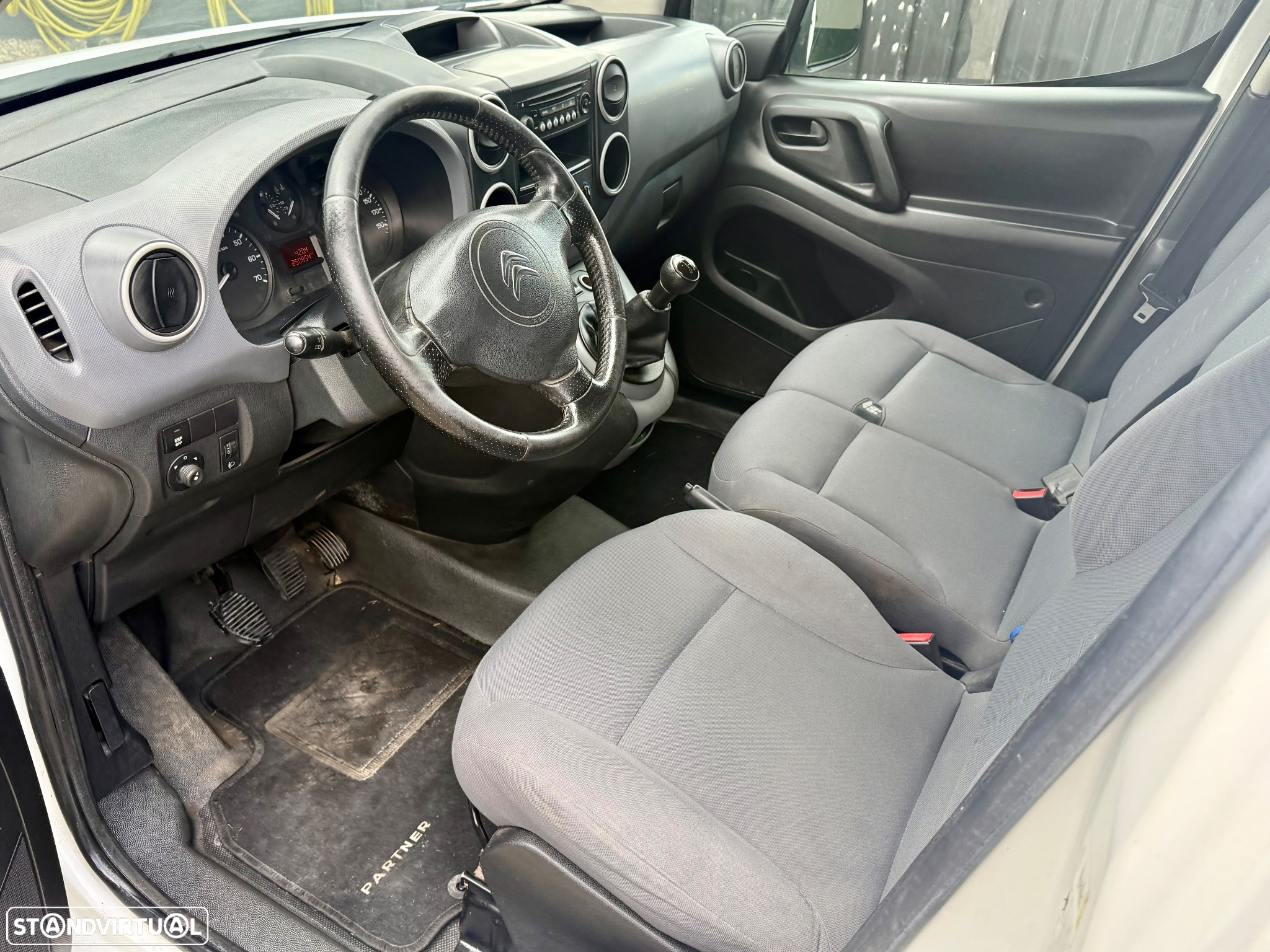Citroën Berlingo 1.6 HDI 100 CV 3 LUGARES - 30