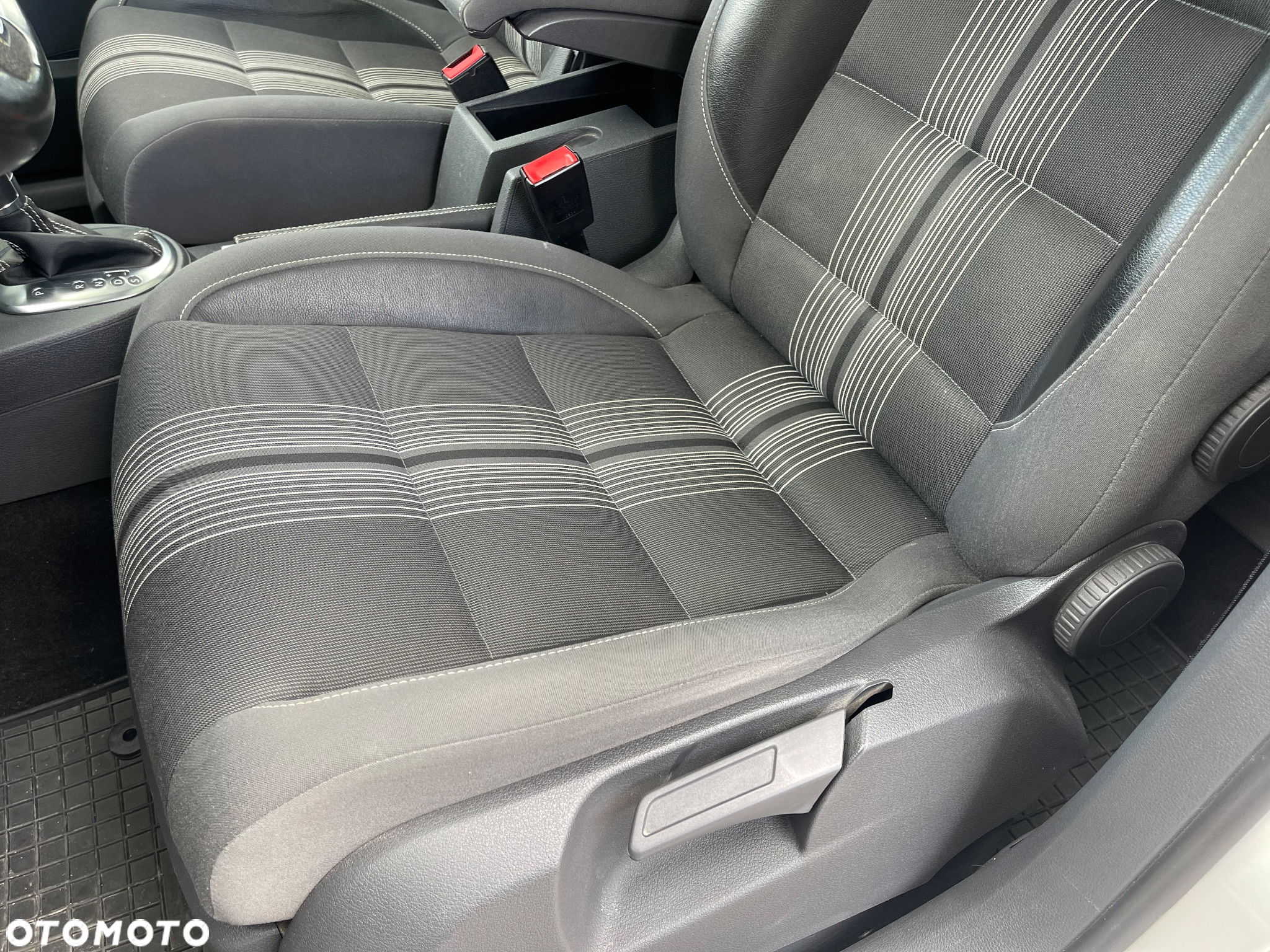 Volkswagen Touran 2.0 TDI DPF Highline DSG - 33