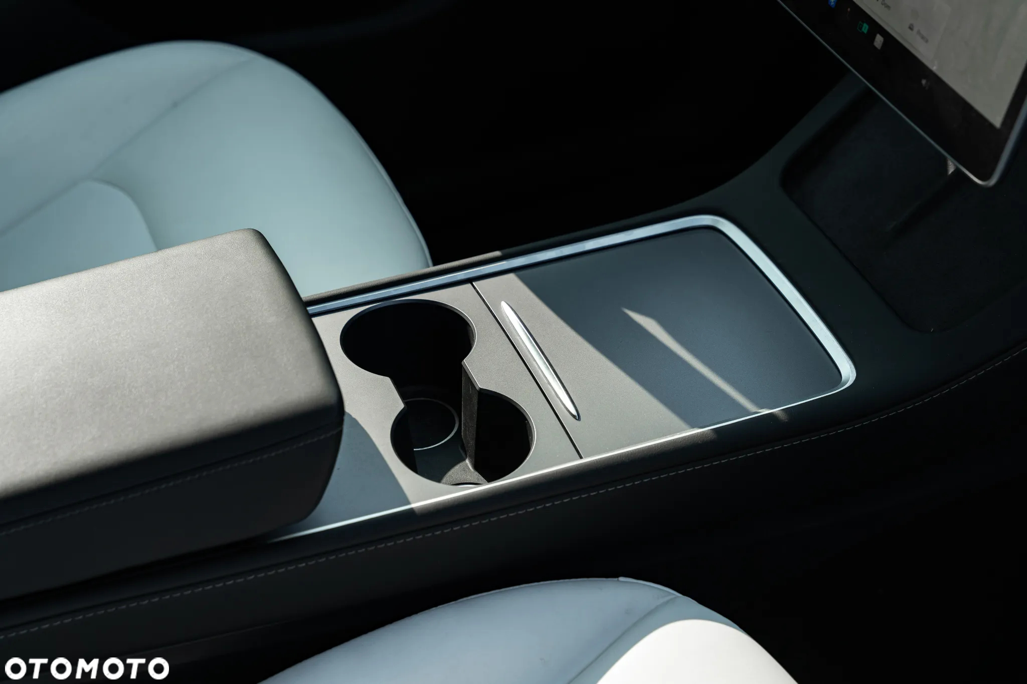 Tesla Y 83.1kWh Long Range AWD - 25